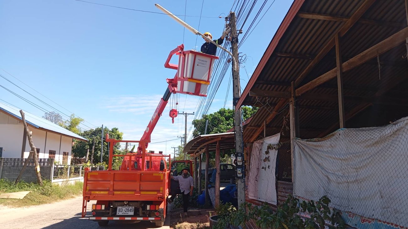 วันพุธ ที่ 3 ธันวาคม 2568 องค์การบริหารส่วนตำบลคูบ กองช่างได้รับใบแจ้งซ่อมไฟส่องสว่าง ม.1 ม. 5 ม.7 นายประวิทย์ บุญศักดิ์ ปลัดองค์การบริหารส่วนตำบลคูบ ปฏิบัติหน้าที่แทนนายกองค์การบริหารส่วนตำบลคูบ ได้มอบหมายให้เจ้าหน้าที่ อบต.คูบ ลงพื้นที่ซ่อมไฟส่องสว่าง ม.1 ม. 5 ม.7 ต.คูบ อ.น้ำเกลี้ยง จ.ศรีสะเกษ