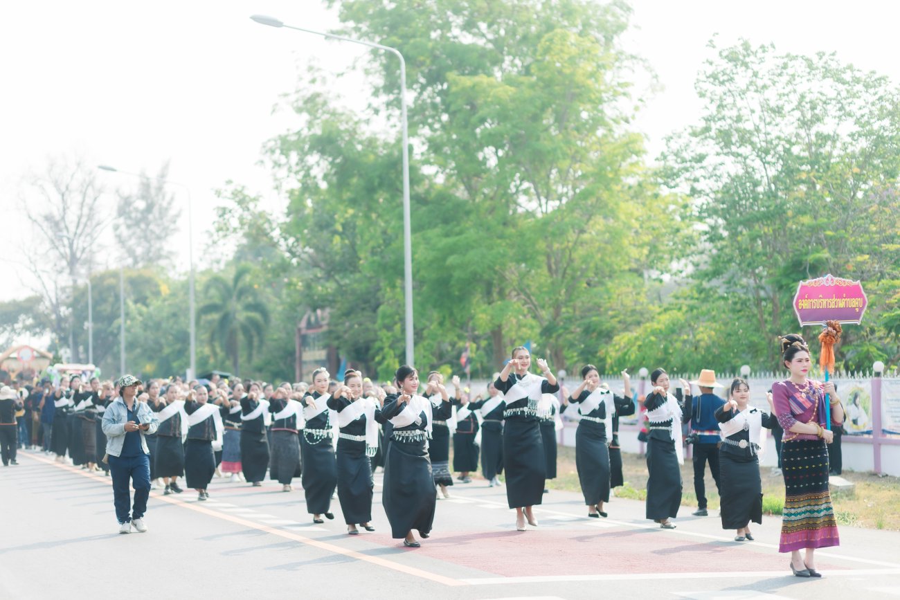 วันพุธ ที่ 25 มีนาคม 2569 องค์การบริหารส่วนตำบลคูบ นำโดยนายสมุย ไกรษี นายก อบต.คูบ พร้อมด้วยคณะผู้บริหาร สมาชิกสภา หัวหน้าส่วนราชการ รับรางวัลชนะเลิศการประกวดขบวนแห่อัตลักษณ์ งานประจำสักการะสานหลักเมืองสืบสานประเพณีของดีอำเภอน้ำเกลี้ยง ครั้งที่ 3 ประจำปี พ.ศ.2569